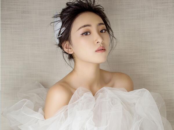 中央戏剧学院校花石靖怡 中央戏剧学院校花石靖怡
