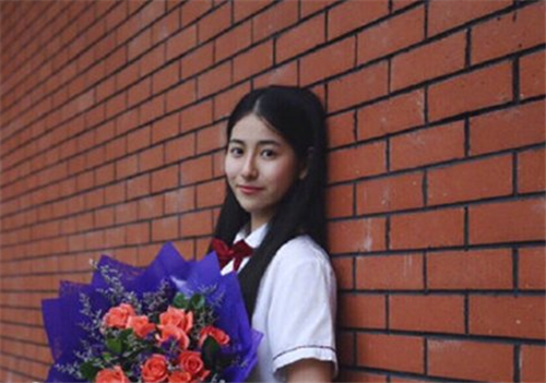 广东华侨中学校花李秋曈 广东华侨中学校花李秋曈