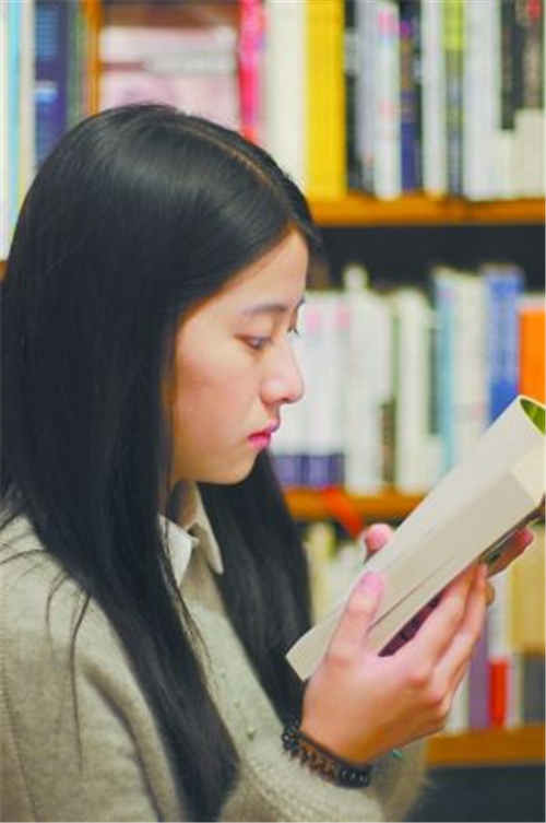 广东华侨中学校花李秋曈 广东华侨中学校花李秋曈