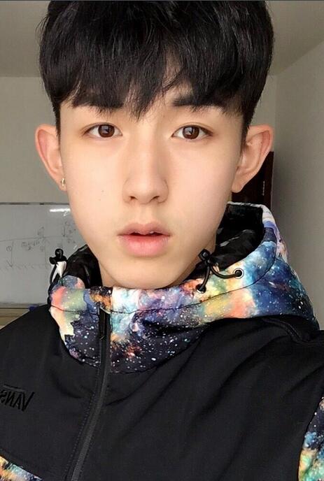 长春市二实验中学校草郭俊辰 北影最帅的校草郭俊辰 长春市二实验中学校草郭俊辰 北影最帅的校草郭俊辰