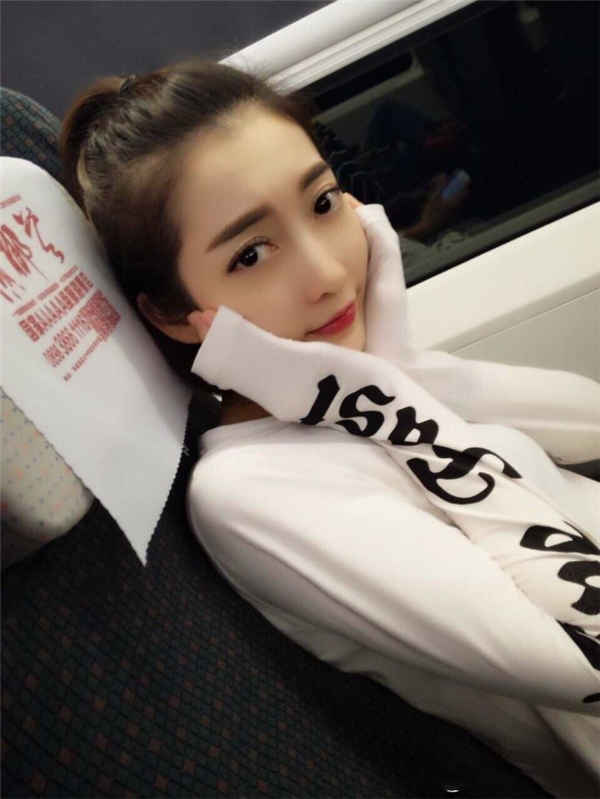 中国民航管理干部学院校花管彤 中国民航管理干部学院校花管彤