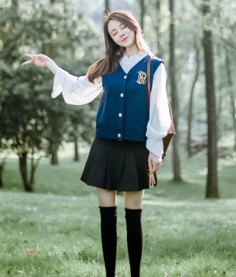 武汉大学新一代校花---李芷欣 武汉大学新一代校花---李芷欣