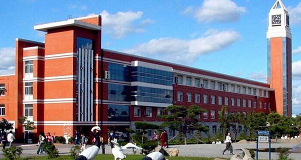 东北师范大学 净月校区一角 东北师范大学 净月校区一角